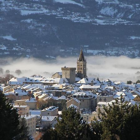 L'Hivernet, Grand Triplex Neuf Au Coeur D'Embrun Acces Facile 外观 照片