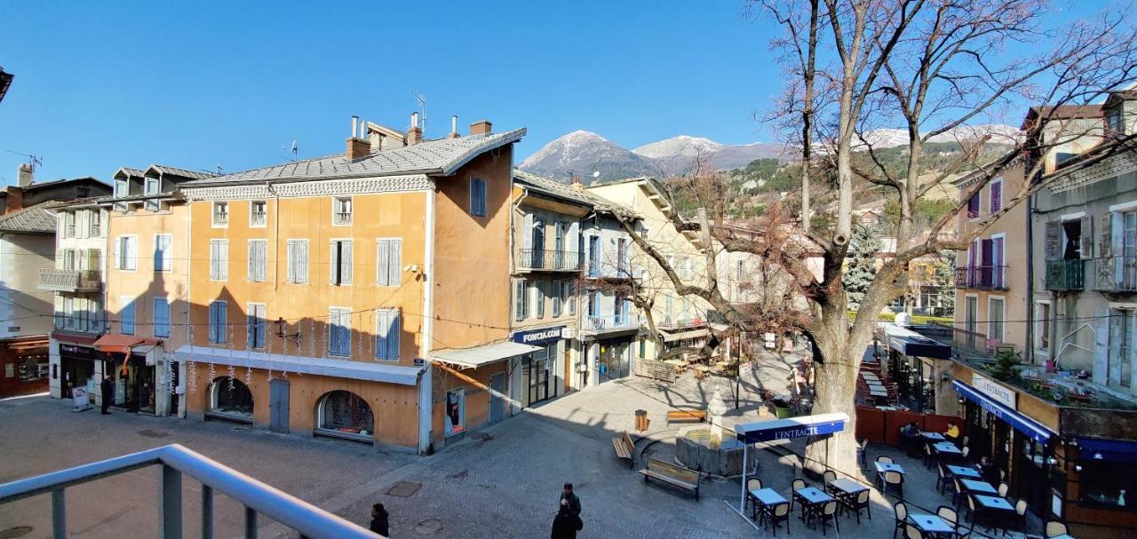 L'Hivernet, Grand Triplex Neuf Au Coeur D'Embrun Acces Facile 外观 照片