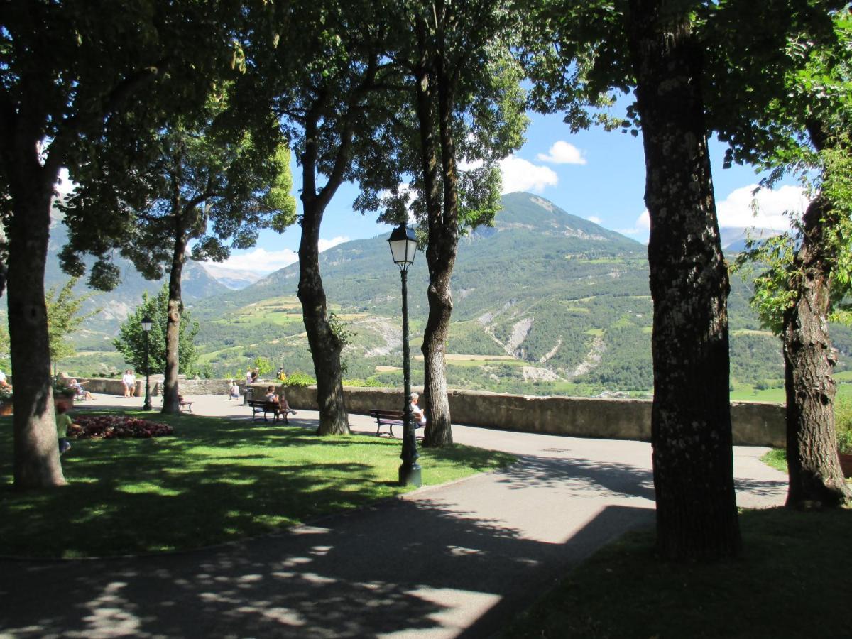 L'Hivernet, Grand Triplex Neuf Au Coeur D'Embrun Acces Facile 外观 照片