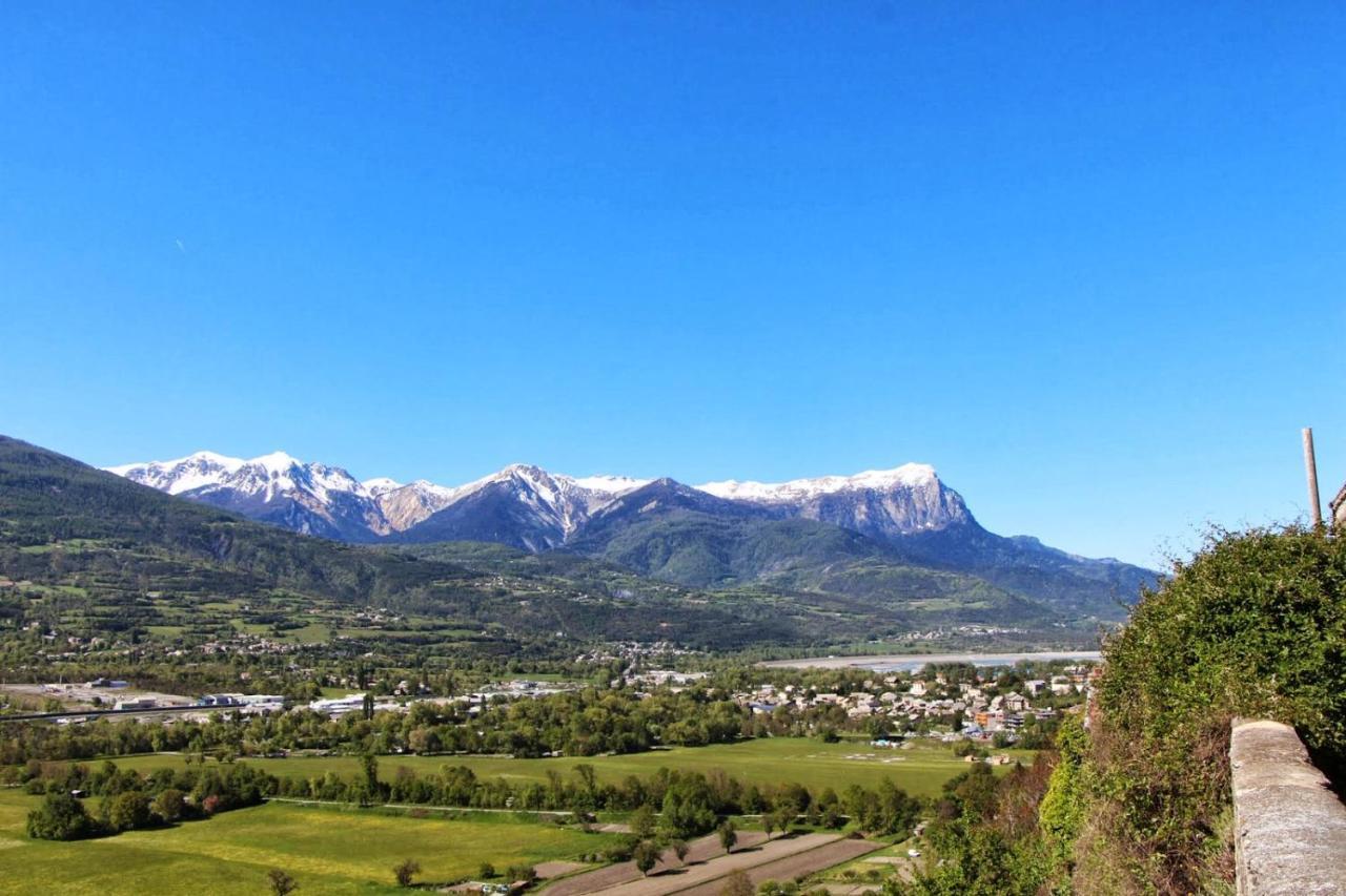 L'Hivernet, Grand Triplex Neuf Au Coeur D'Embrun Acces Facile 外观 照片